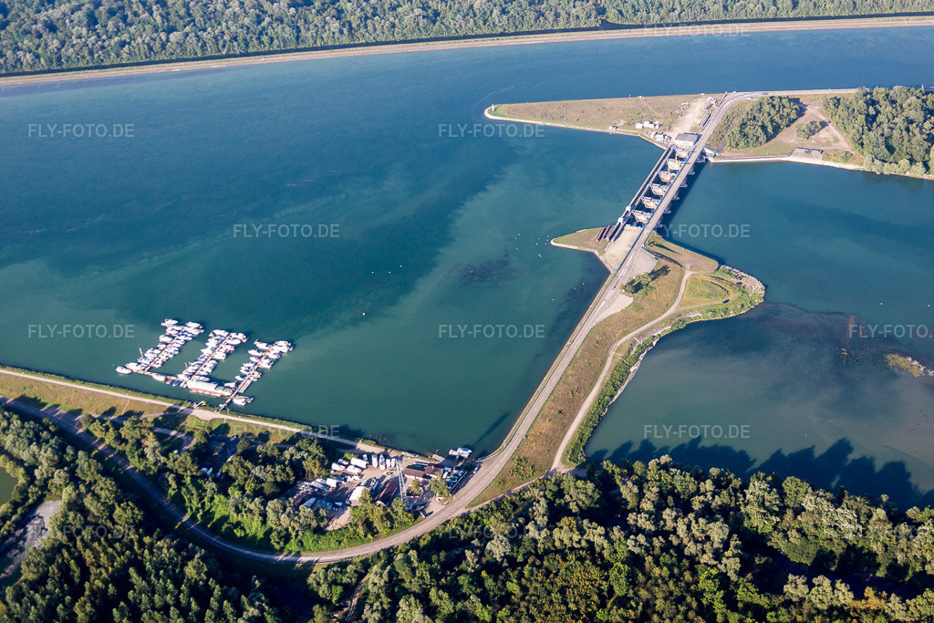 Luftbild: Schleusenanlagen am Ufer der Wasserstraße des Rhein und Yachtclub Lahr im Ortsteil Nonnenweier in Schwanau im Bundesland Baden-Württemberg in Deutschland. Foto: IMG_093224.jpg vom 16.08.2016 durch Werner Riehm/FLY-FOTO.de