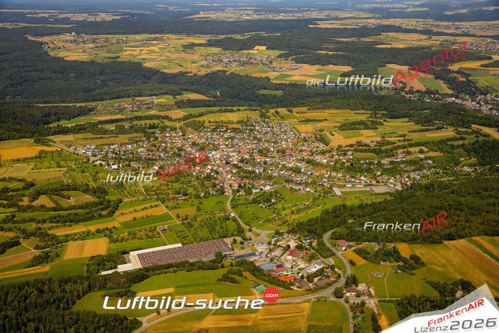 Das Luftbild zeigt : Walddorf Altensteig - Die Luftaufnahme wurde 2024 vom UL-Flugzeug aus erstellt ( keine Drohne ) - Hochauflösende Luftaufnahme - Für grossformatige Ausdrucke geeignet. Die Geschenkidee !Mit Lizenz und Bildrechte bestellbar