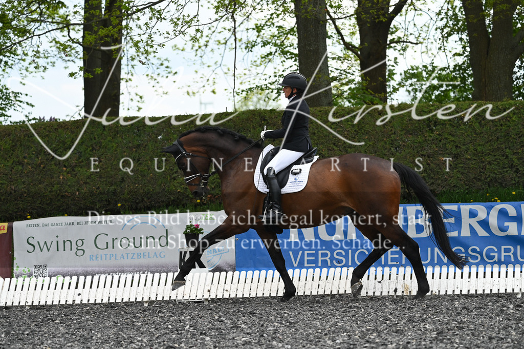 20230512_JK-Röhrsdorf-08-024 | Pferde- und Turnierfotografie in Westsachsen. Pferdeportraits, Auftragszeichnungen und intuitive Kunst.