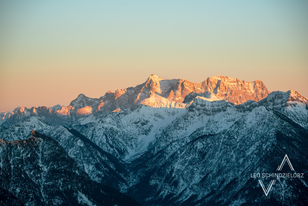 Fotografie_Leo_Schindzielorz_AT_Winter_Tirol_Hahnenkamm_20220205_A7R00860_org | Atmosphärische Landschaftsbilder & Drohnenaufnahmen aus dem Allgäu, Tirol, Südtirol & der Schweiz – ideal für Leinwanddrucke & zur stilvollen Raumgestaltung. - Realisiert mit Pictrs.com