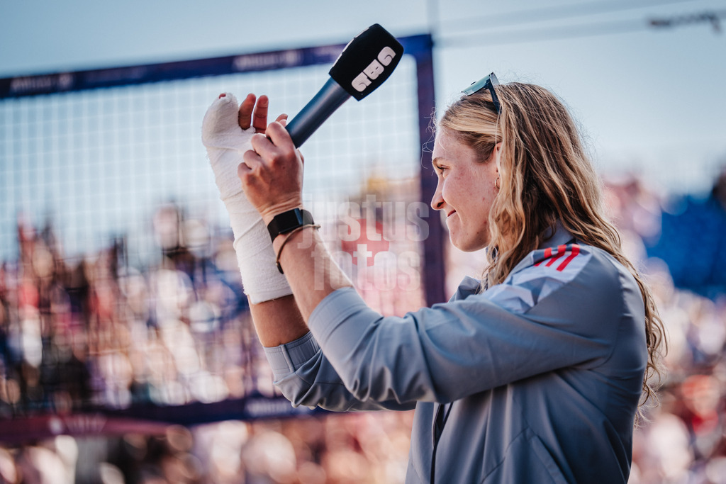 Beachvolleyball | Frauen | Deutsche Meisterschaften 2025 Timmendorfer Strand | 07.09.2025 | Melanie Paul im Interview mit ihrer verletzten Hand