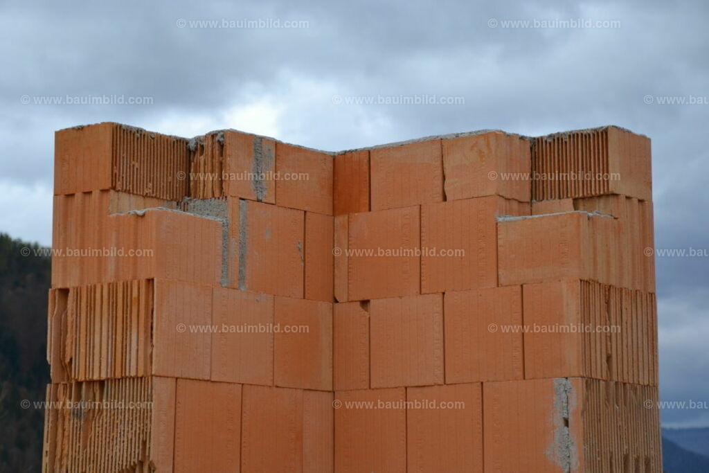 bib-lg07-mauerarbeiten-0155 | Nach LV-Leistungsgruppen sortierte Detailfotos über den Bau eines Hauses. Alle Hausbau-Bilder direkt vom Urheber und Autor der Website Haus-Selber-Bauen.com