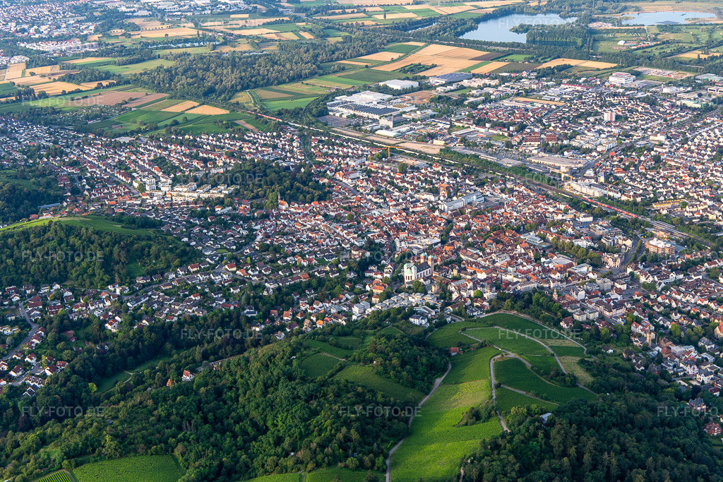 Luftbild: Ortsansicht von Nordosten in Bensheim im Bundesland Hessen in Deutschland. Foto: IMG_142724.jpg vom 19.07.2024 durch Werner Riehm/FLY-FOTO.de