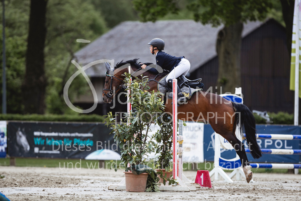 240504_PonyTrophy-240 | Deine schönsten Turniermomente als professionelle Fotos! Entdecke hochwertige Pferdesport-Fotografie im Online-Shop. Jetzt Fotos finden & bestellen!