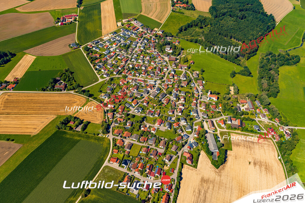 Luftbild Vs Google Maps  Lichtenhaag  Gerzen -Das Luftbild wurde 2025 vom UL-Flugzeug heraus erstellt ( keine Drohne ) - Hochauflösende Luftaufnahme -Nicht vergleichbar mit Google Maps oder Satelittenbilder- Die Geschenkidee !Mit Lizenz und Bildrechte bestellbar