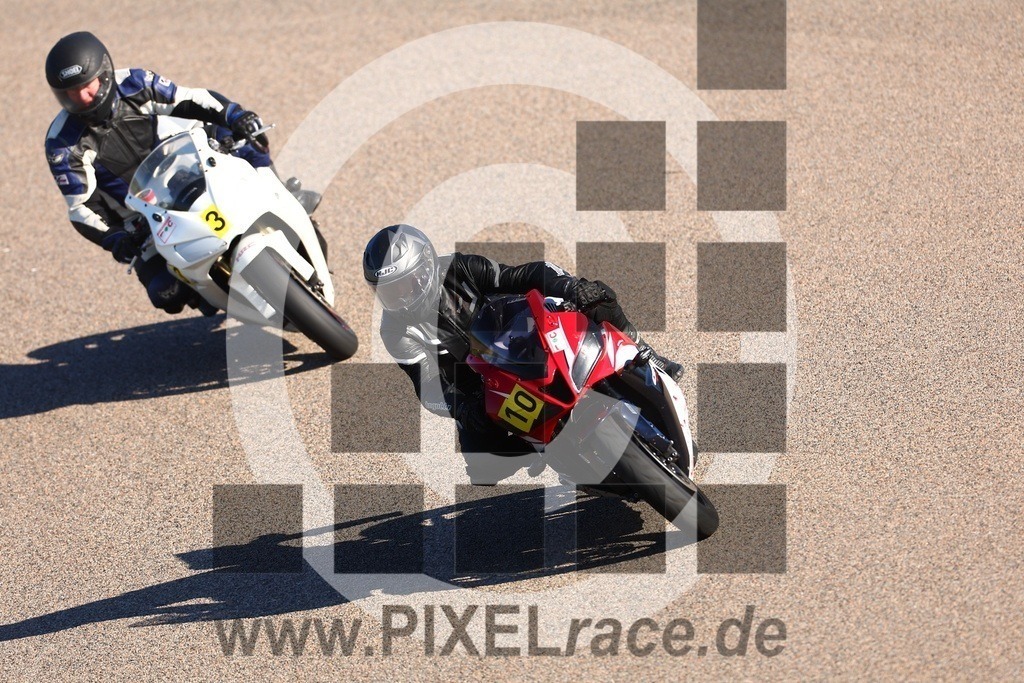 0003-20250422_00630 | Schöne Erinnerungen an spannende Momente - das festzuhalten ist unser Job. PIXELrace.de ist seit 2003 auf den Rennstrecken Europas unterwegs um die Action draußen beim Fahren und die wunderbare Stimmung imm Fahrerlager für euch einzufangen.