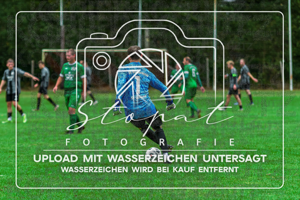 SGWFGFS-1010 | Benedict Iwansky (SG Wintermoor/Schuelern #01) beim Herren Kreisliga HK Spiel zwischen SG Schuelern/Wintermoor und FG Fulde-Stellichte im Stadion Wintermoor, Schneverdingen (Simon Paul Stopat) - Realisiert mit Pictrs.com