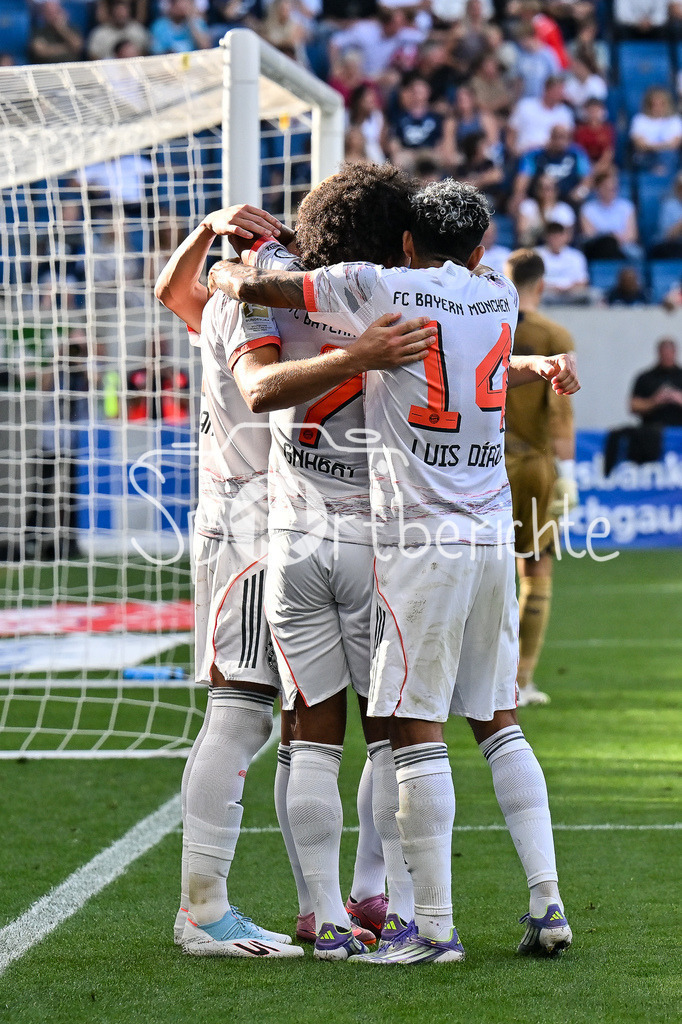 TSG 1899 Hoffenheim - FC Bayern München | Jubel der Bayern nach dem Treffer zum 0-3 durch Harry KANE (FC Bayern Muenchen 9) / Elfmeter / Tor / Torschuetze / Freude / Happy / Bundesliga: TSG 1899 Hoffenheim - FC Bayern München; PreZero-Arena am 20.09.2025 / DFL REGULATIONS PROHIBIT ANY USE OF PHOTOGRAPHS AS IMAGE SEQUENCES AND/OR QUASI-VIDEO