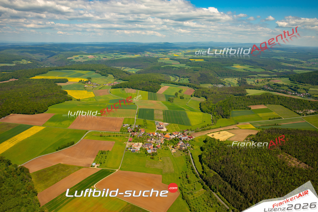 Das Luftbild zeigt : Aschenroth Gemünden am Main - Die Luftaufnahme wurde 2024 vom UL-Flugzeug aus erstellt ( keine Drohne ) - Hochauflösende Luftaufnahme - Für grossformatige Ausdrucke geeignet. Die Geschenkidee !Mit Lizenz und Bildrechte bestellbar