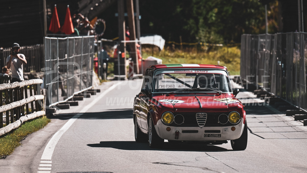 19. Arosa ClassicCar 2023 - 2. September 2023 | 19. Arosa ClassicCar 2023
Arosa, Schweiz
Gallo Amedeo aus Horn mit der Startnummer 249 in einem Alfa Romeo Giulia TI Super 1.6, Jahrgang 1969, in der Klasse Classic Trophy.
@arosaclassiccar, @arosa.official, #arosaclassiccar, #arosa, #76curves, #classiccar
Bild: Sportfotografie Markus Aeschimann | www.markus-aeschimann.ch - Realisiert mit Pictrs.com