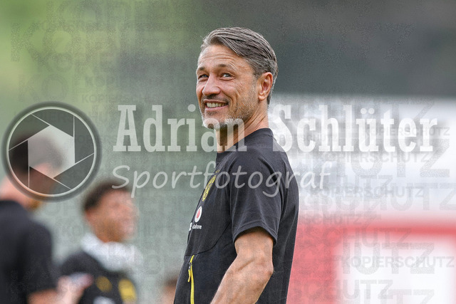 18.07.2026, GER, Fussball, Herren, Vorbereitungsspiel, Saison 2026/2027, Rot-Weiß Oberhausen - Borussia Dortmund | Trainer Niko Kovac (BVB) schaut