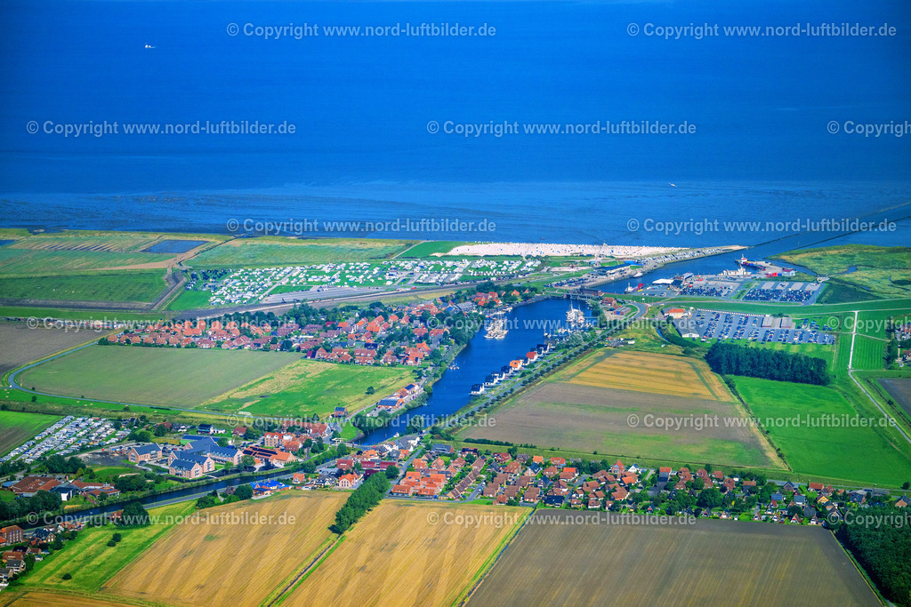 Harlesiel_ELS_5503050924 | HARLESIEL 05.09.2024 Ortsansicht an der Meeres-Küste der Nordsee in Harlesiel im Bundesland Niedersachsen. // Townscape on the seacoast of North Sea in Harlesiel in the state Lower Saxony. Foto: Martin Elsen