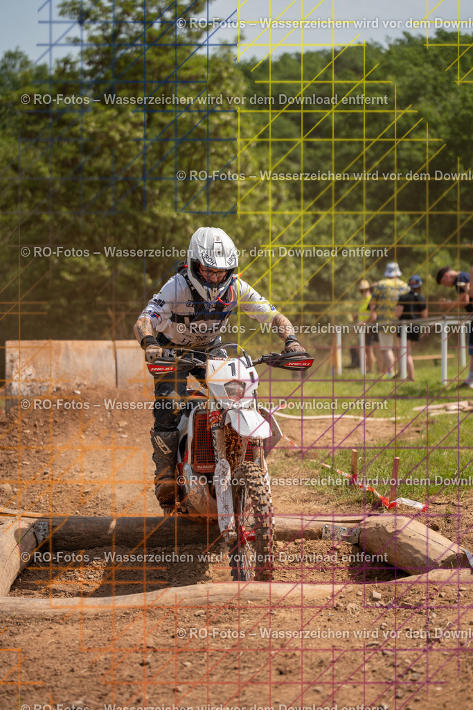 Wolfshausen 5 Lauf -129 | Sportfotografie von RO-Fotos: Motorsport, Motocross, Enduro, Laufveranstaltungen und Triathlon. Professionelle Fotos von Sportlern und Events. - Realisiert mit Pictrs.com
