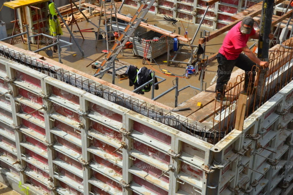 bib-lg04-betonarbeiten-0193 | Nach LV-Leistungsgruppen sortierte Detailfotos über den Bau eines Hauses. Alle Hausbau-Bilder direkt vom Urheber und Autor der Website Haus-Selber-Bauen.com