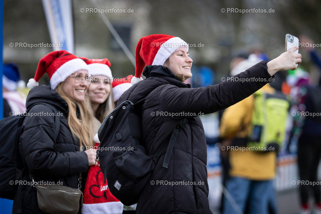 Bonner Nikolauslauf in Bonn, 08.12.2024 | Impressionen vom Bonner Nikolauslauf am 08.12.2024 in Bonn (Freizeitpark Rheinaue). Foto: BEAUTIFUL SPORTS/Axel Kohring