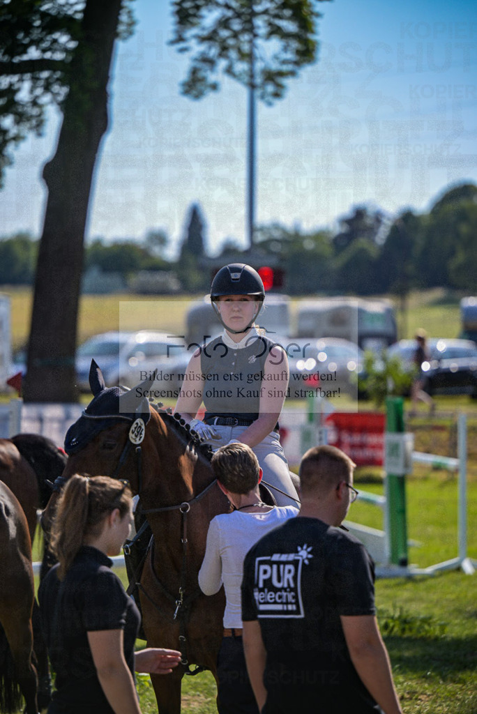 Reitturnier Voxtrup | Entdecke hochwertige Reitturnierfotos von Foto Oger. Professionell, emotional und authentisch – jetzt Lieblingsmomente im Shop bestellen.Deutschlandweite Turnierfotografie. - Realisiert mit Pictrs.com