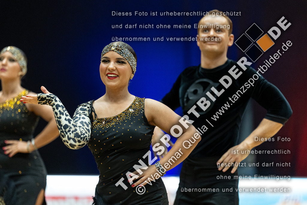 20240113-00494 | Hier finden Sie Tanz Bilder vom Latein und Standard Formationen tanzen. Sportbilder vom Tanzsport. Schöne Fotos und von Weltmeisterschaft, Europameisterschaft, Bundesliga, Regionalliga, Oberliga und Landesliga sowie von GOC Stuttgart, DanceComp, WM Bremen