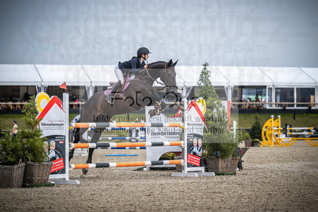 DOS_3575 | Entdecke hochwertige Reitturnierfotos von Foto Oger. Professionell, emotional und authentisch – jetzt Lieblingsmomente im Shop bestellen.Deutschlandweite Turnierfotografie. - Realisiert mit Pictrs.com