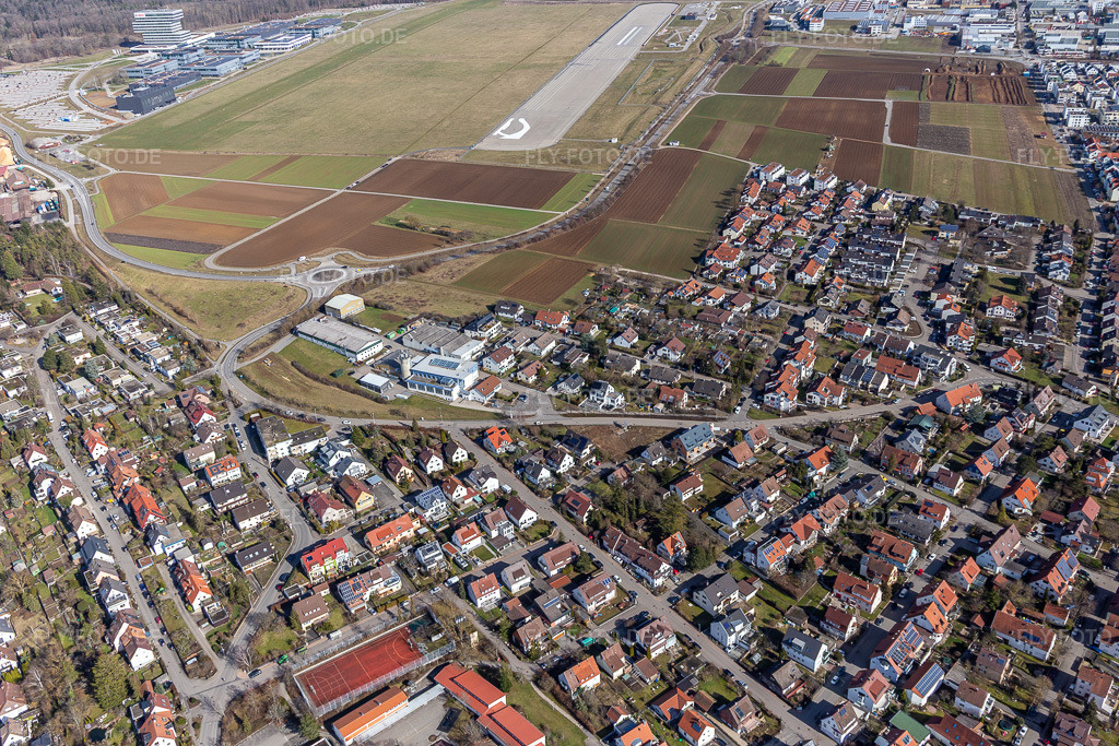 Luftbild: Perouser Straße mit Schneider Fensterbau GmbH im Ortsteil Malmsheim in Renningen im Bundesland Baden-Württemberg in Deutschland. – Foto: IMG_124901.jpg vom 20.02.2021 durch Werner Riehm/FLY-FOTO.de – Auflösung des Originals: 5472 x 3648 px – :: Schneider Fensterbau GmbH