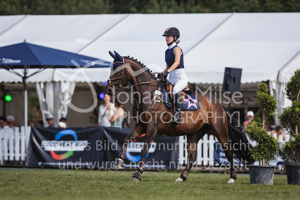 240720_LC_Mini-Stilspring-WB-324 | Deine schönsten Turniermomente als professionelle Fotos! Entdecke hochwertige Pferdesport-Fotografie im Online-Shop. Jetzt Fotos finden & bestellen!