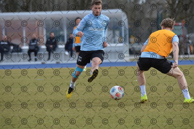 RGE_8352 | Hertha BSC, 2.Bundesliga, Herren, Training auf dem Hanns-Braun-Platz, Saison 2025/26, li. im Bild Michael Cuisance ( Hertha BSC ), Niklas Hildebrandt ( Hertha BSC ),  11.03. 2026, Fotograf: Ralf Gebhardt - Realisiert mit Pictrs.com
