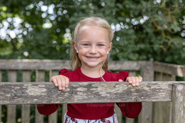 R6__7628 | Professionelle Kindergartenfotografie in Bayern - liebevolle, natürliche Kinderfotos. Jetzt Galerie ansehen und Lieblingsbilder bestellen! - Realisiert mit Pictrs.com