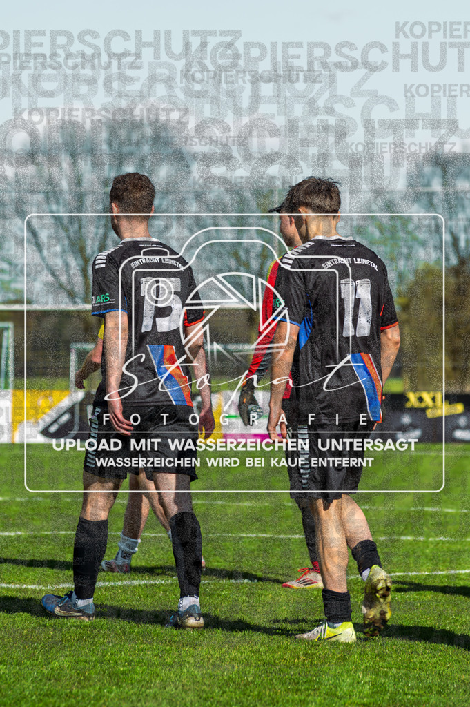 FGFS-LEN-1000 | Niklas Oettlinger (Eintracht Leinetal #15) und Janne Maris Wibbertmann (Eintracht Leinetal #11) beim Herren Kreisliga HK Spiel zwischen FG Fulde-Stellichte und Eintracht Leinetal im Fulder Zentralstadion, Fulde (Simon Paul Stopat) - Realisiert mit Pictrs.com
