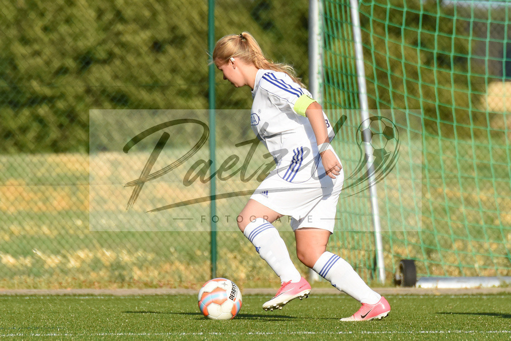 20180811_BORBEL_0002 | Fußball, Frauen:   beim Spiel der 1. Kreisklasse zwischen SG Borgloh/Kloster Oesede vs. SVC Belm-Powe am 11.08.2018 auf dem Kunstrasenplatz Borgloh in Borgloh, Deutschland.(Foto von Nico Paetzel) - Realisiert mit Pictrs.com