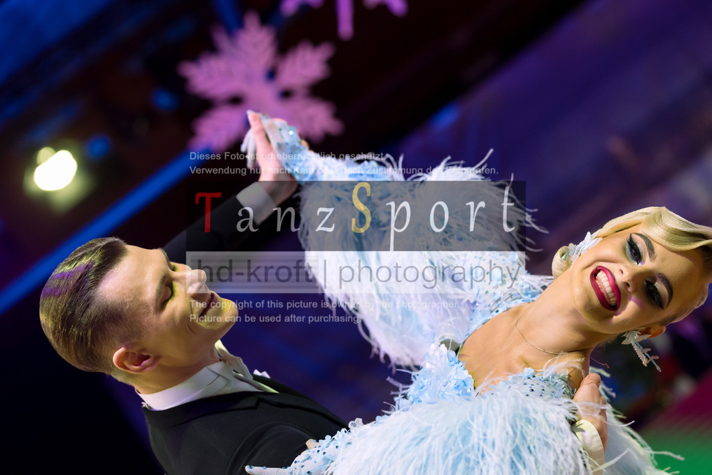 20241215_WDSF_Int_Open_Std-Riga-9842 | Tanzsportbilder, Standardtanz, Lateintanz, WDSF, DTV, LTVB, dancecomp, goc, hessen tanzt, blaues band der spree, walzer, tango, wiener walzer, slowfox, quickstepp, samba, rumba, cha-cha-cha, paso doble. jive, hd-kroft photography, turniertanzsport
