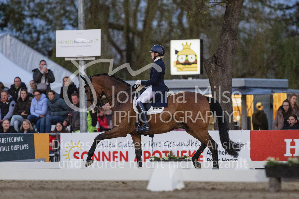 230429_Dressurfestival_S-Kür-340 | Deine schönsten Turniermomente als professionelle Fotos! Entdecke hochwertige Pferdesport-Fotografie im Online-Shop. Jetzt Fotos finden & bestellen!