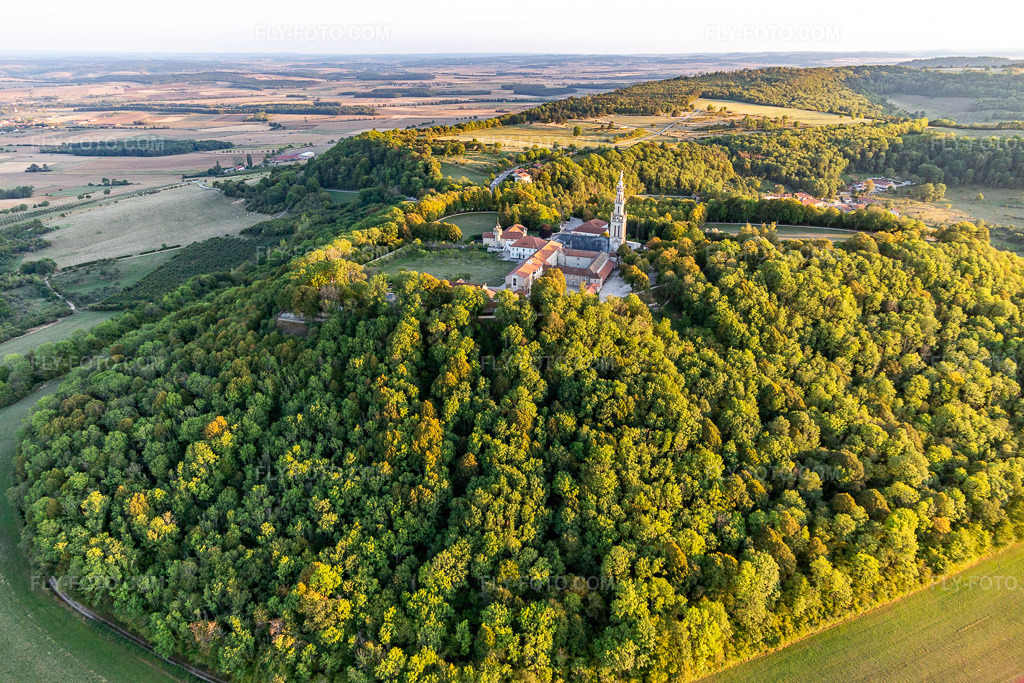 Aerial view: Basilica of Sion in Saxon-Sion in the state Meurthe et Moselle, France. – Photo: IMG_117945.jpg taken on 09/14/2019 by Werner Riehm/FLY-FOTO.com – Resolution of the original: 5374 x 3582 px