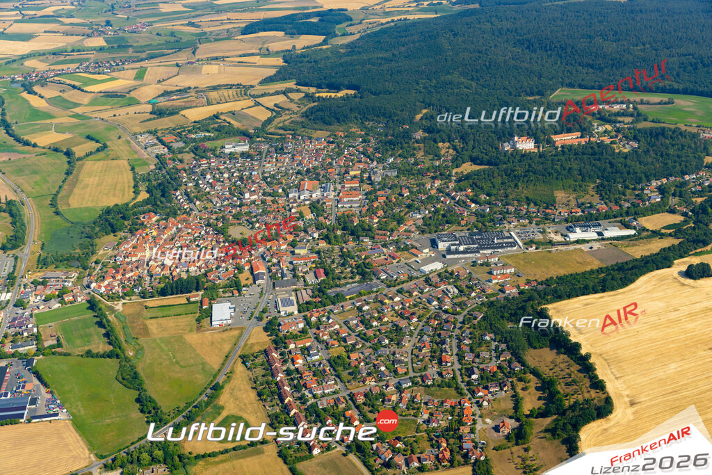 Das Luftbild zeigt :  Scheinfeld - Die Luftaufnahme wurde 2023 vom UL-Flugzeug aus erstellt ( keine Drohne ) - Hochauflösende Luftaufnahme - Für grossformatige Ausdrucke geeignet. Die Geschenkidee !Mit Lizenz und Bildrechte bestellbar