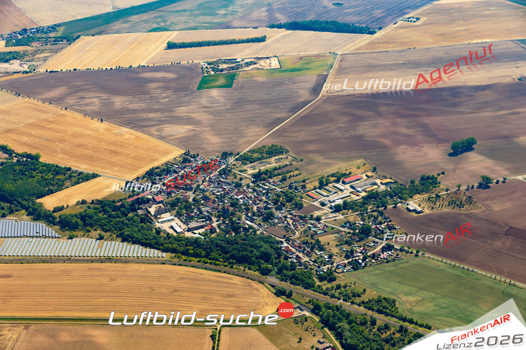 Die Luftaufnahme Amesdorf - Güsten wurde 2022 vom Flugzeug aus (keine Drohne) erstellt. Hohe Auflösung -für große Poster und Wandbilder geeignet - Garantiert!