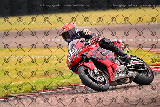 25bt02-0200 | markuskiefer.com - Realisiert mit Pictrs.com