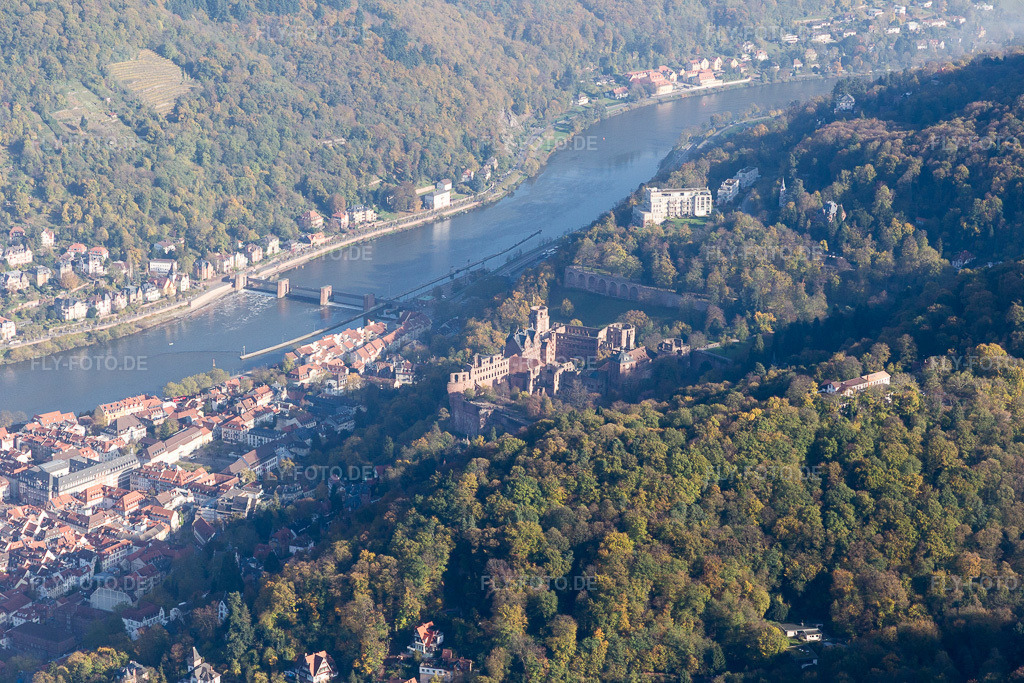Luftbild: Altstadt, Alte Brücke über den Neckar, Schloß im Ortsteil Kernaltstadt in Heidelberg im Bundesland Baden-Württemberg in Deutschland. Foto: IMG_104182.jpg vom 31.10.2017 durch Werner Riehm/FLY-FOTO.de