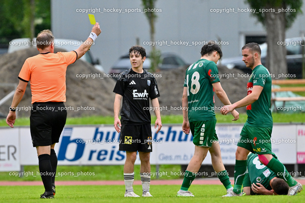 SV Rapid Lienz vs. URC Thal Assling | Christian Johann Steiner Referee, Gelbe Karte, #22 Samuel Stephan Schönegger Thal Assling, #18 Oliver Gomig Rapid Lienz, #7 Antonel Cabraja Rapid Lienz, SV Rapid Lienz vs. URC Thal Assling, SV Rapid Lienz vs. URC Thal Assling am 08.06.2024 in Lienz (Dolomiten Satadion), Austria, (Photo by Bernd Stefan)