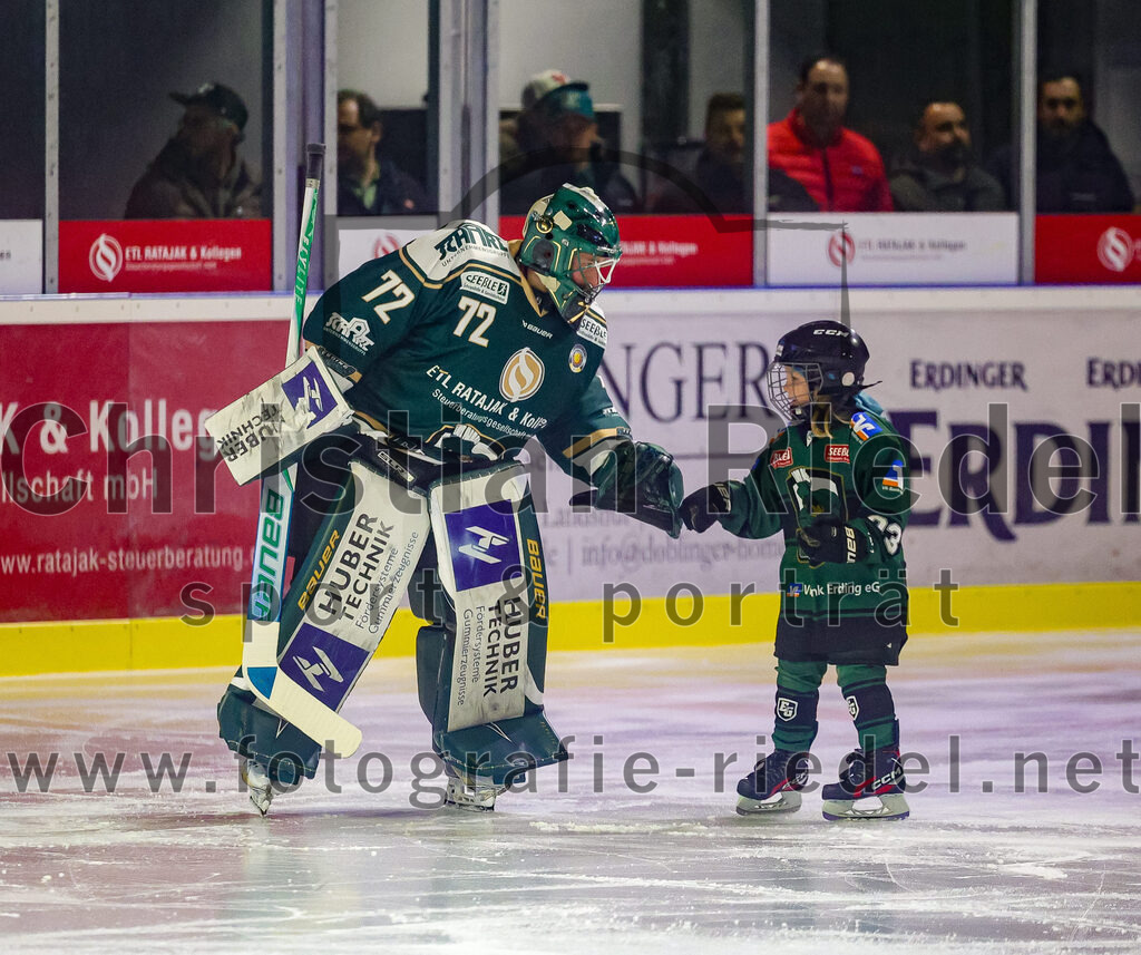 2025-11-16_031_TSV_Erding_gegen_Selber_Woelfe | Erding, Deutschland, 16.11.2025:Eishockey, Oberliga Süd 2025 / 2026, 17. Spieltag, TSV Erding gegen Selber Wölfe, Endergebnis: 3:1Torwart David Zabolotny (Erding Gladiators, #72)Foto: Christian Riedel / fotografie-riedel.net