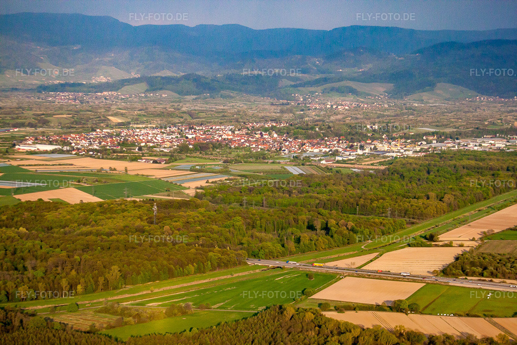 Luftbild: Ortsansicht von Südwesten in Renchen im Bundesland Baden-Württemberg in Deutschland. Foto: IMG_39579.jpg vom 14.04.2011 durch Werner Riehm/FLY-FOTO.de
