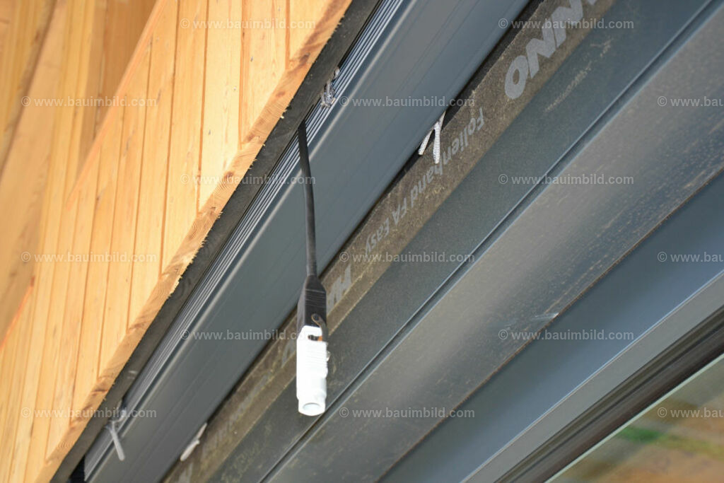 bib-lg14-fenster-0108 | Nach LV-Leistungsgruppen sortierte Detailfotos über den Bau eines Hauses. Alle Hausbau-Bilder direkt vom Urheber und Autor der Website Haus-Selber-Bauen.com