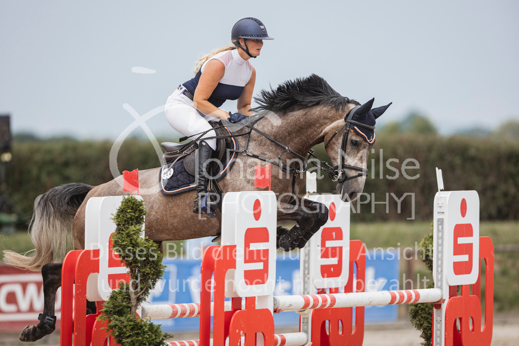 240627_LüPfSpTa_SprPf-L-124 | Deine schönsten Turniermomente als professionelle Fotos! Entdecke hochwertige Pferdesport-Fotografie im Online-Shop. Jetzt Fotos finden & bestellen!