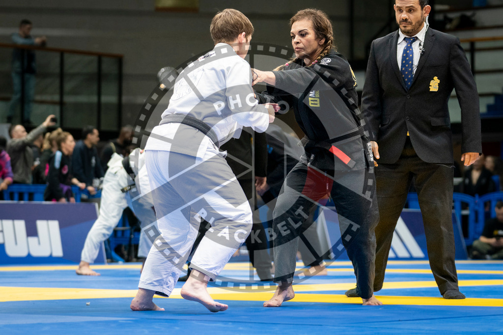 20240125PBB01388 | Fighters compete during the sixth day of the Brazilian Jiu-jitsu European Championship of the IBJJF in Paris, France, on January 25, 2024.