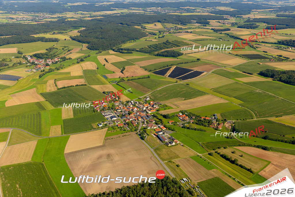Das Luftbild zeigt : Wasmuthhausen Maroldsweisach - Die Luftaufnahme wurde 2023 vom UL-Flugzeug aus erstellt ( keine Drohne ) - Hochauflösende Luftaufnahme - Für grossformatige Ausdrucke geeignet. Die Geschenkidee !Mit Lizenz und Bildrechte bestellbar