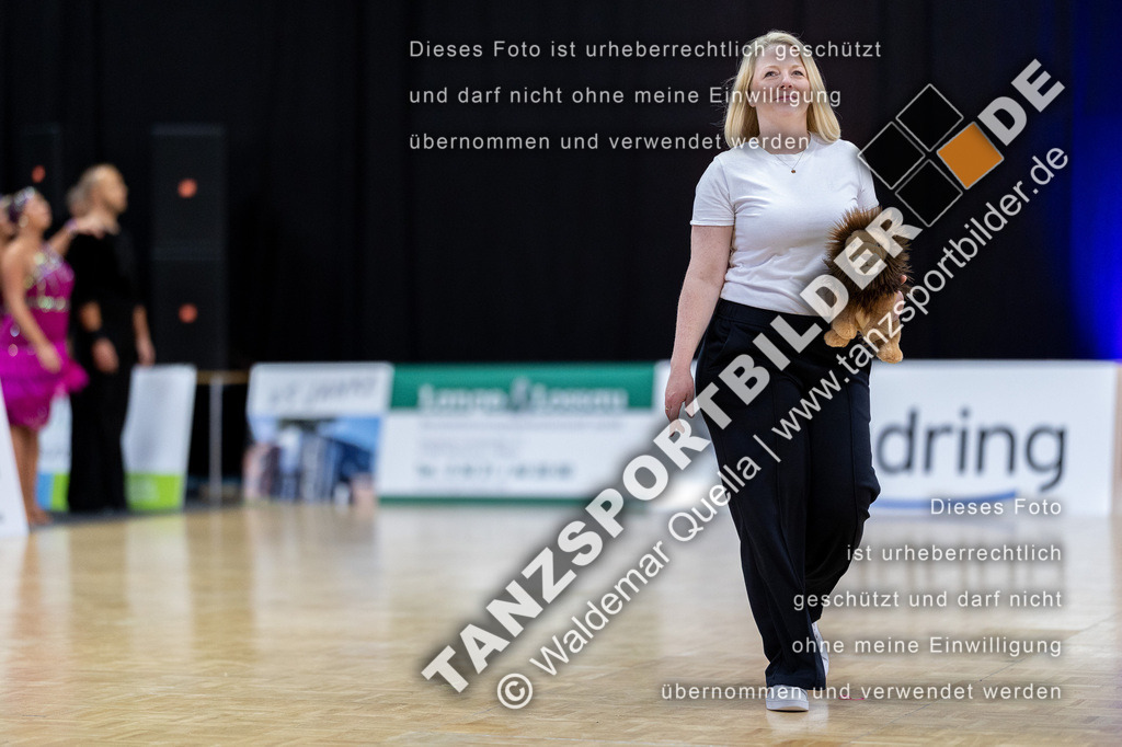 20230513-01873 | Hier finden Sie Tanz Bilder vom Latein und Standard Formationen tanzen. Sportbilder vom Tanzsport. Schöne Fotos und von Weltmeisterschaft, Europameisterschaft, Bundesliga, Regionalliga, Oberliga und Landesliga sowie von GOC Stuttgart, DanceComp, WM Bremen