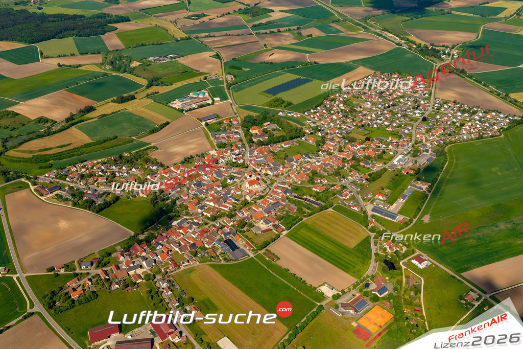Das Luftbild zeigt :  Fünfstetten - Die Luftaufnahme wurde 2024 vom UL-Flugzeug aus erstellt ( keine Drohne ) - Hochauflösende Luftaufnahme - Für grossformatige Ausdrucke geeignet. Die Geschenkidee !Mit Lizenz und Bildrechte bestellbar
