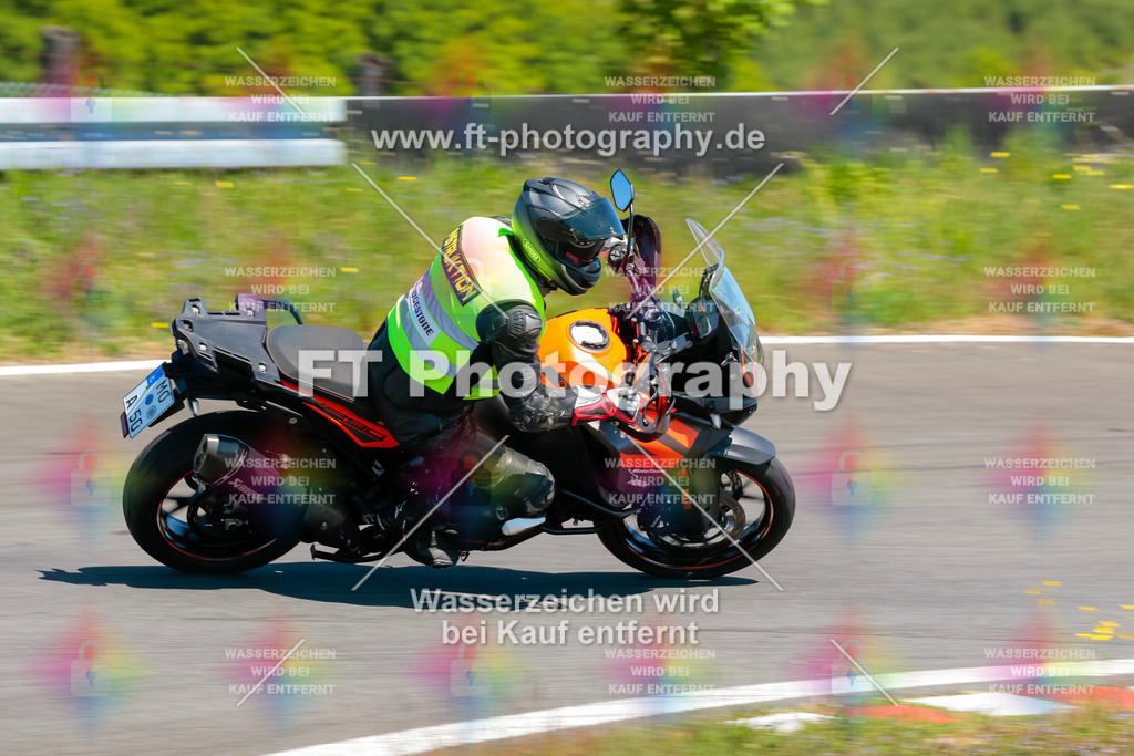 Moto-TeamOBK-21838 | Hier findet Ihr Bilder von Touristenfahrten auf der Nürburgring Nordschleife oder von anderen Veranstaltungen die ich besucht habe. Viel Spass beim Durch Schauen 