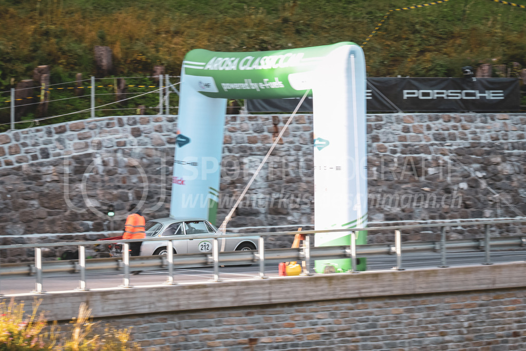 21. Arosa ClassicCar 2025 - 7. =September= 2025 | Franco Gansser aus Celerina (SUI) in einem Alfa Romeo 1750 GTV aus dem Jahre 1970 mit Startnummer 212 am Arosa ClassicCar 2025 in der Kategorie Classic Trophy..@arosaclassiccar, @arosa.official, #arosaclassiccar, #arosa, #76curves, #classiccarBild: Sportfotografie Markus Aeschimann | www.markus-aeschimann.ch - Realisiert mit Pictrs.com