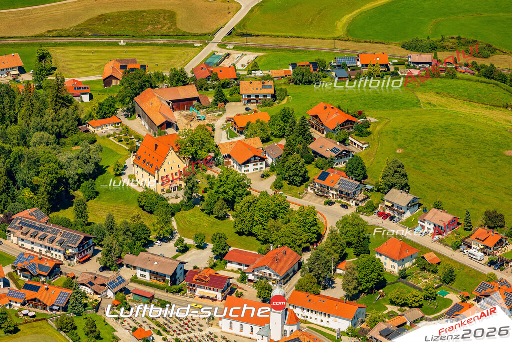 Klassische Luftaufnahme ohne Drohne zeigt:Schraden bei Hopferau - Die Luftbildaufnahme wurde 2025 vom UL-Flugzeug heraus erstellt ( keine Drohne ) - Hochauflösende Luftaufnahme -Nicht vergleichbar mit Google Maps oder Satelittenbilder- Die Geschenkidee !Mit Lizenz und Bildrechte bestellbar