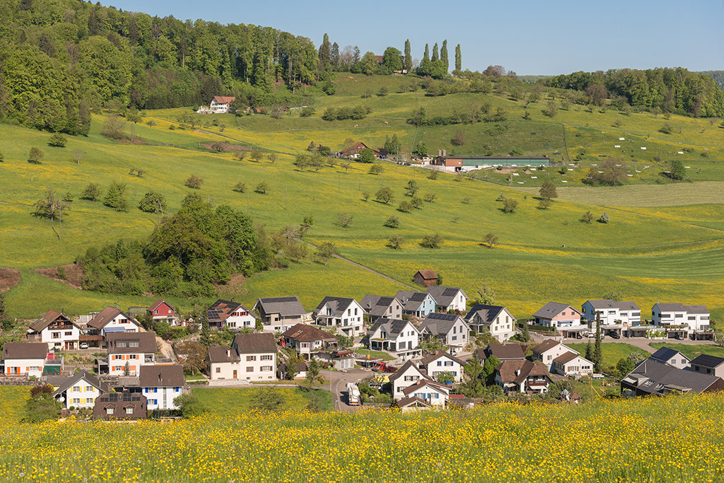 Wohnquartier im Oberdorf | in Ziefen, Baselland, Schweiz. - Realisiert mit Pictrs.com