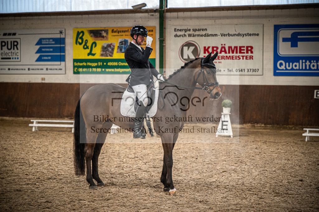 Hallenreittunier Voxtrup 2023 | Entdecke hochwertige Reitturnierfotos von Foto Oger. Professionell, emotional und authentisch – jetzt Lieblingsmomente im Shop bestellen. - Realisiert mit Pictrs.com