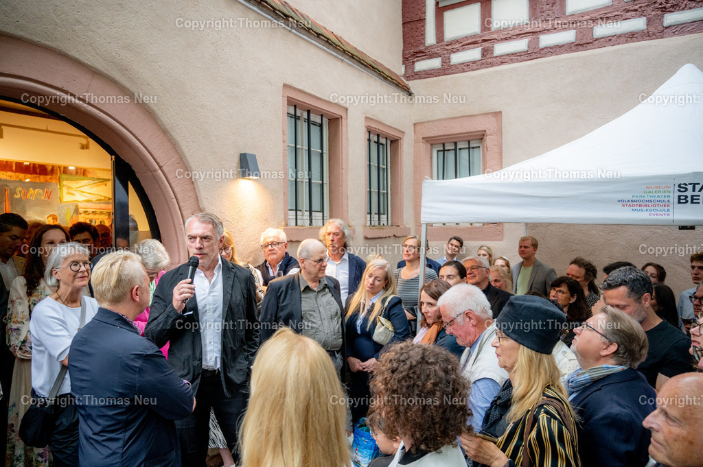 DSC_1235 | 6.7.2024, bbe, Museum Bensheim, Ausstellung Neo Rauch "im Papiergrund", hier im Dialog mit dem Museumnsleiter Dr. Jan Christoph Breitwieser, Bild: Thomas Neu
